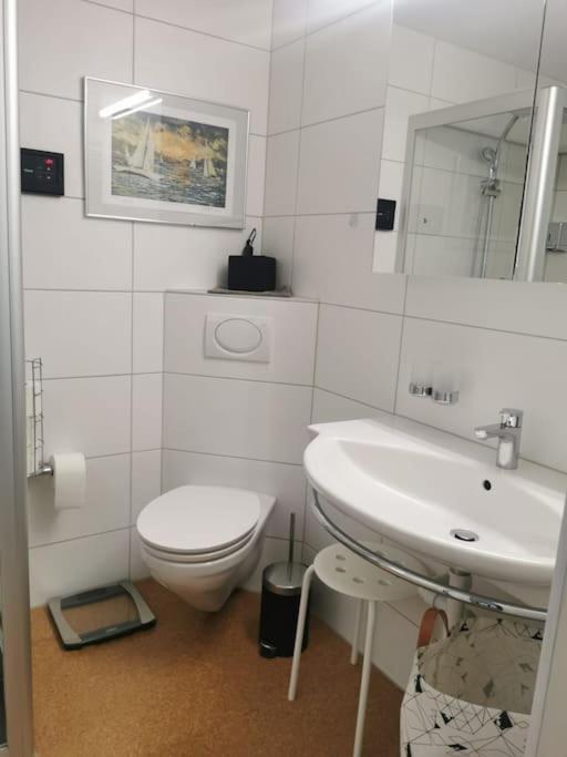 Neb-Thun Einigen, Wohnung Am See 施皮茨 外观 照片