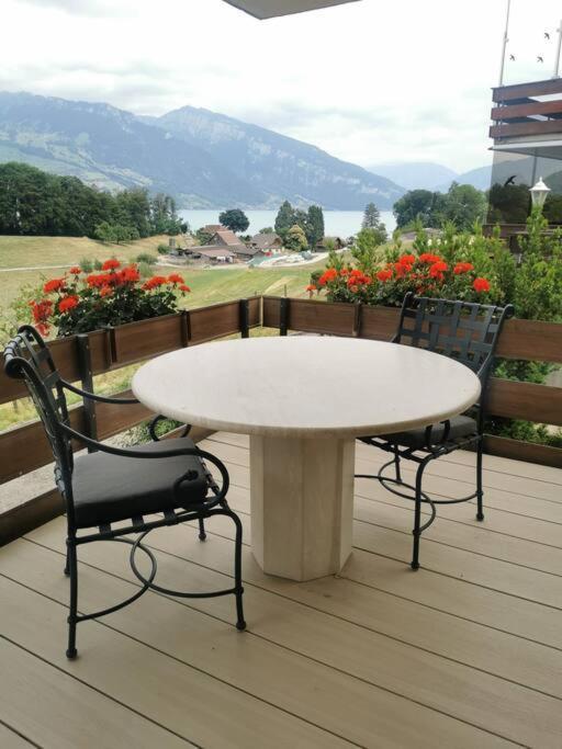 Neb-Thun Einigen, Wohnung Am See 施皮茨 外观 照片