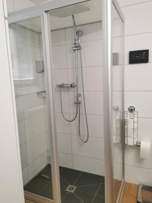 Neb-Thun Einigen, Wohnung Am See 施皮茨 外观 照片